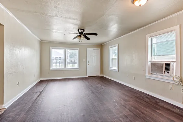 $1,475 | 4324 Avenue H, Galveston, TX 77550