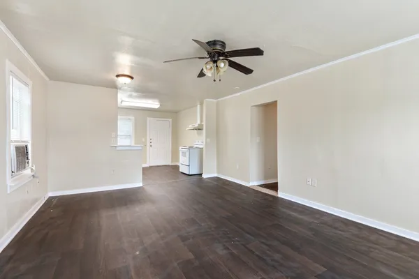 $1,475 | 4324 Avenue H, Galveston, TX 77550