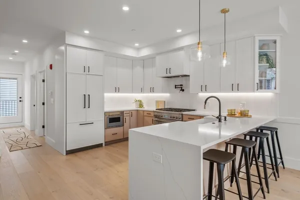 $1,750,000 | 136 West 8th Street, Unit 3, Boston, MA 02127