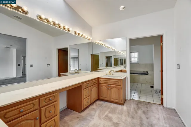 $895,000 | 1069 16th Street, Oakland, CA 94607