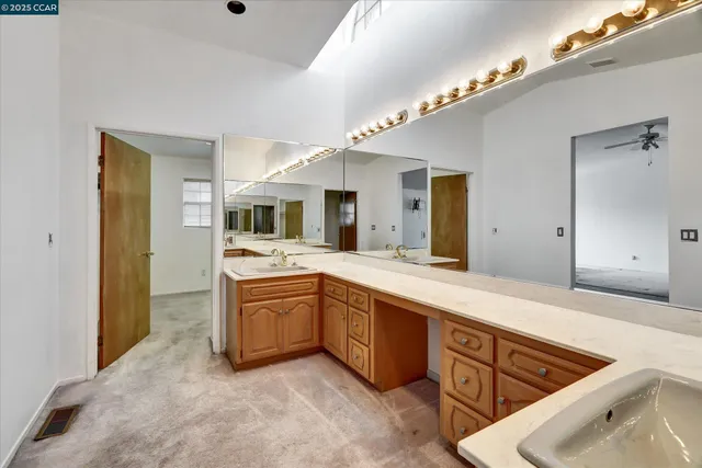 $895,000 | 1069 16th Street, Oakland, CA 94607