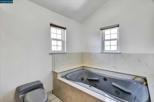 $895,000 | 1069 16th Street, Oakland, CA 94607