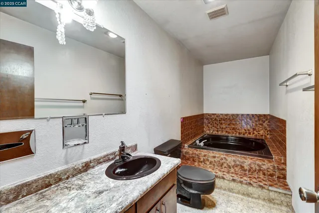 $895,000 | 1069 16th Street, Oakland, CA 94607