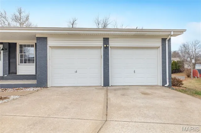 $270,000 | 5000 Cavalier Court, Godfrey, IL 62035