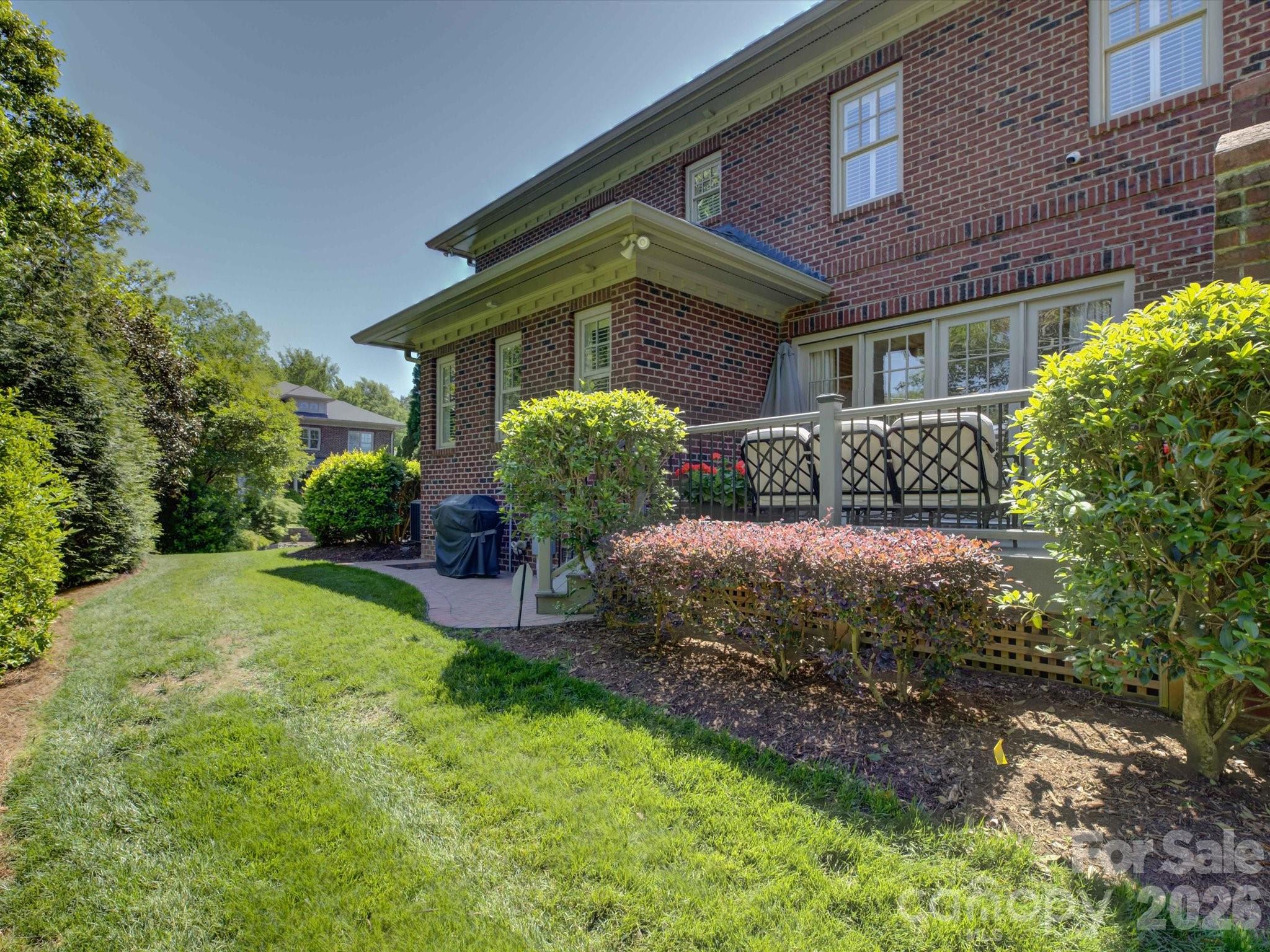 5060 Carmel Road Charlotte, NC 28226 - Photo 39 of 46 a front view of a house with garden
