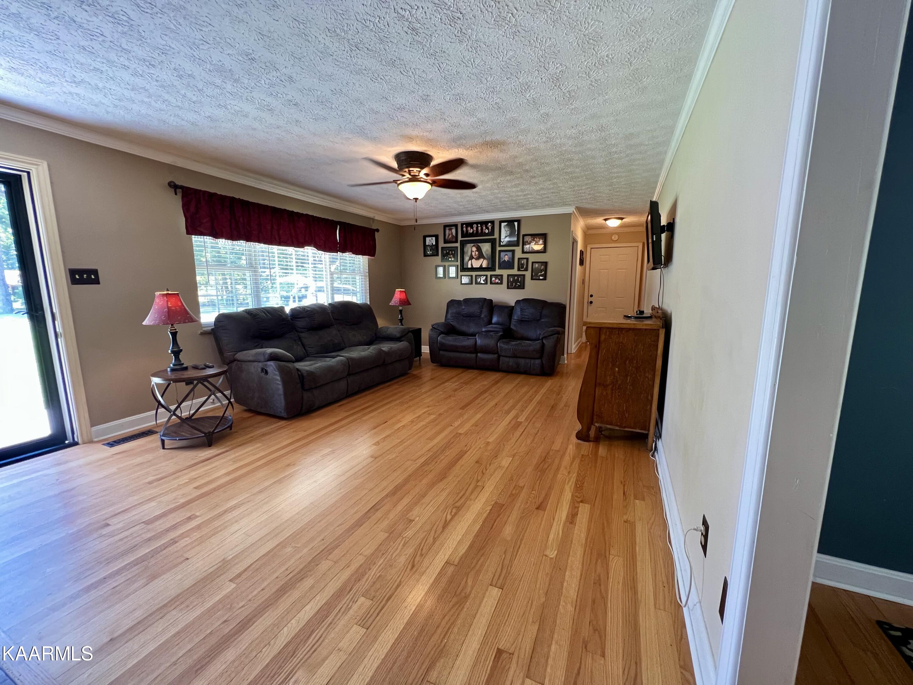 800 Greenbriar Road Talbott, TN 37877 - Photo 4 of 29 4612B865-387C-4714-A134-ADF85900CD57_1_2