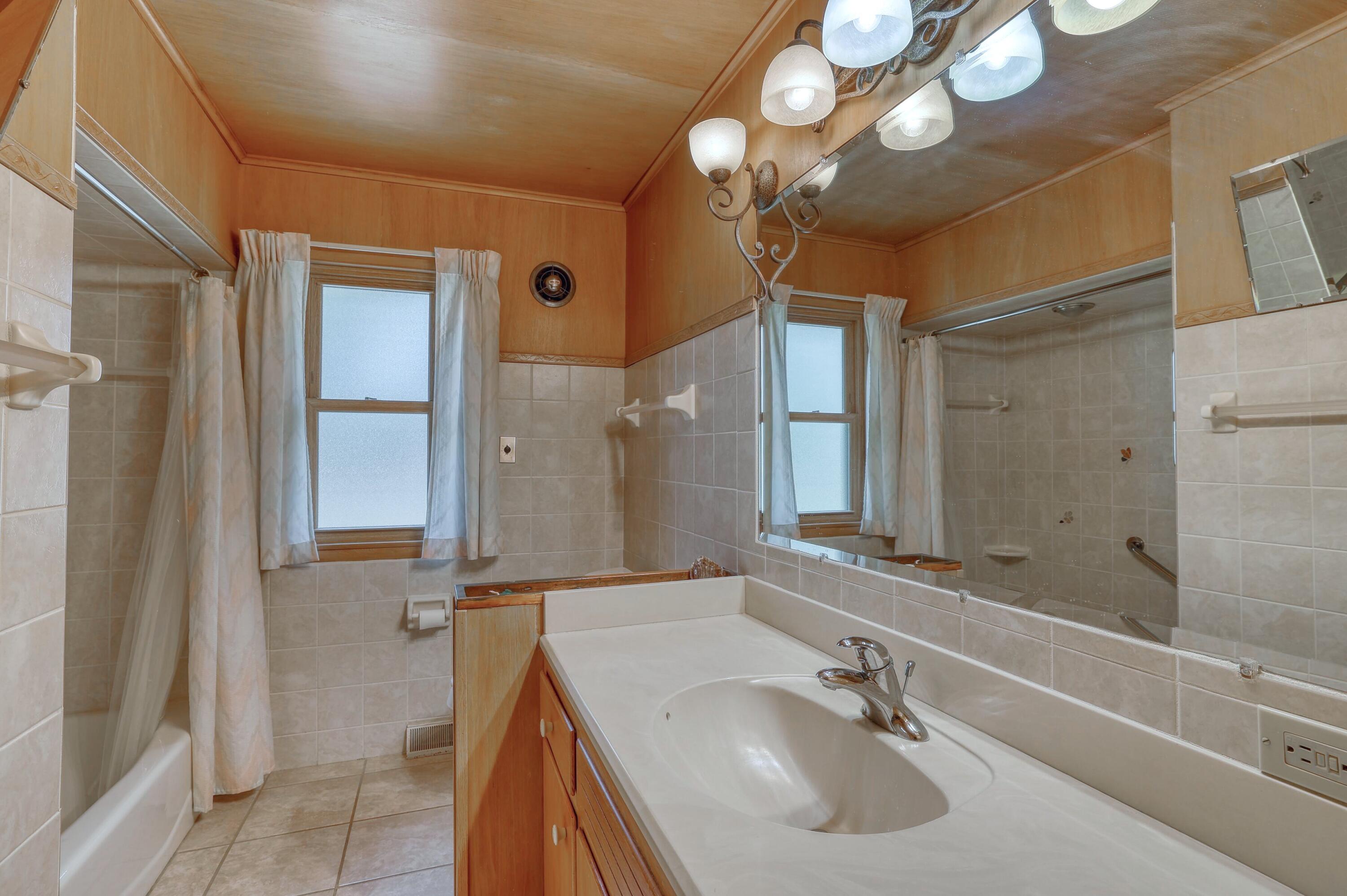 3513 Ridge Drive, Unit 3507 Delafield, WI 53029 - Photo 15 of 29 Full Bath