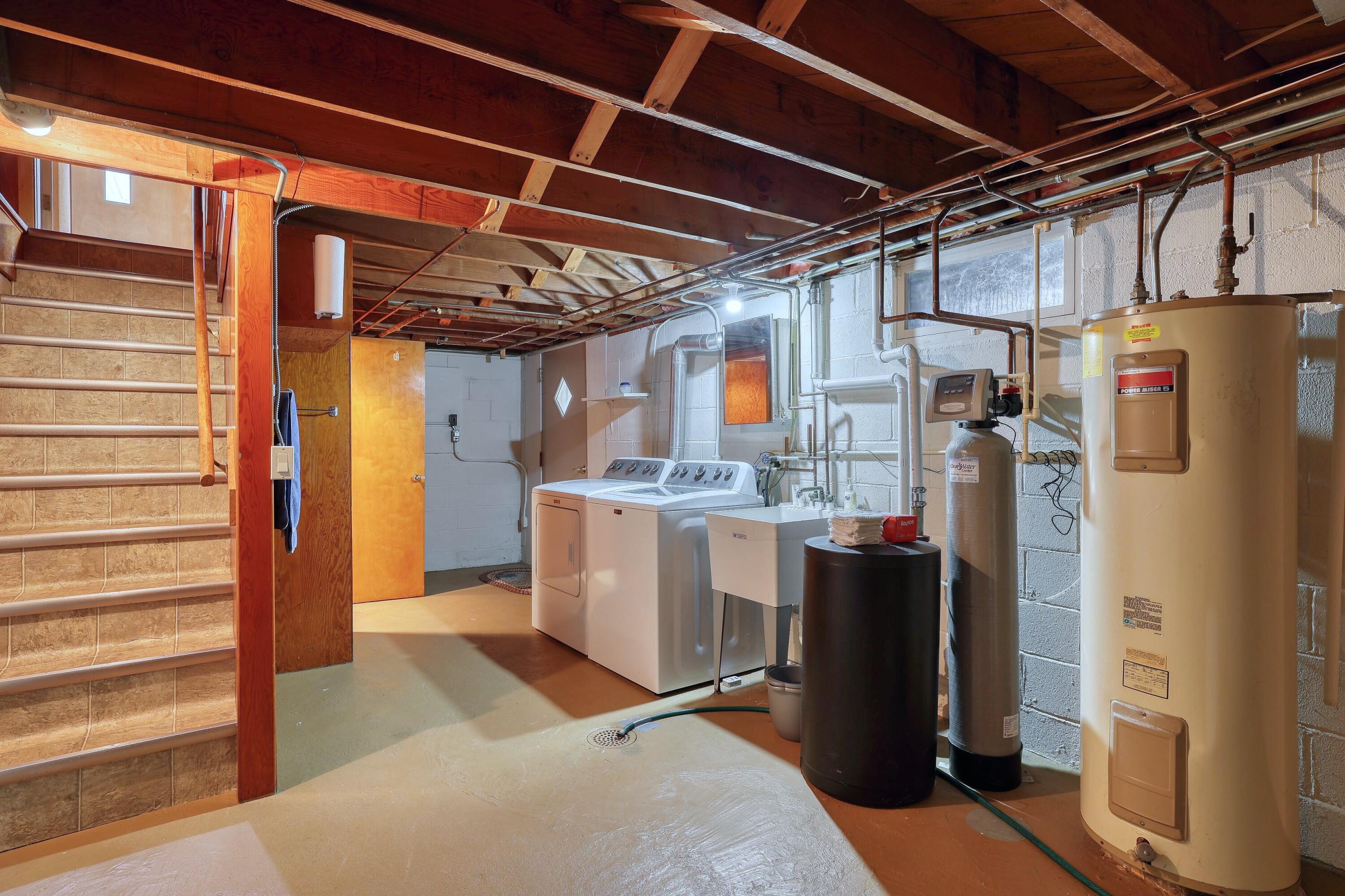 3513 Ridge Drive, Unit 3507 Delafield, WI 53029 - Photo 19 of 29 Laundry