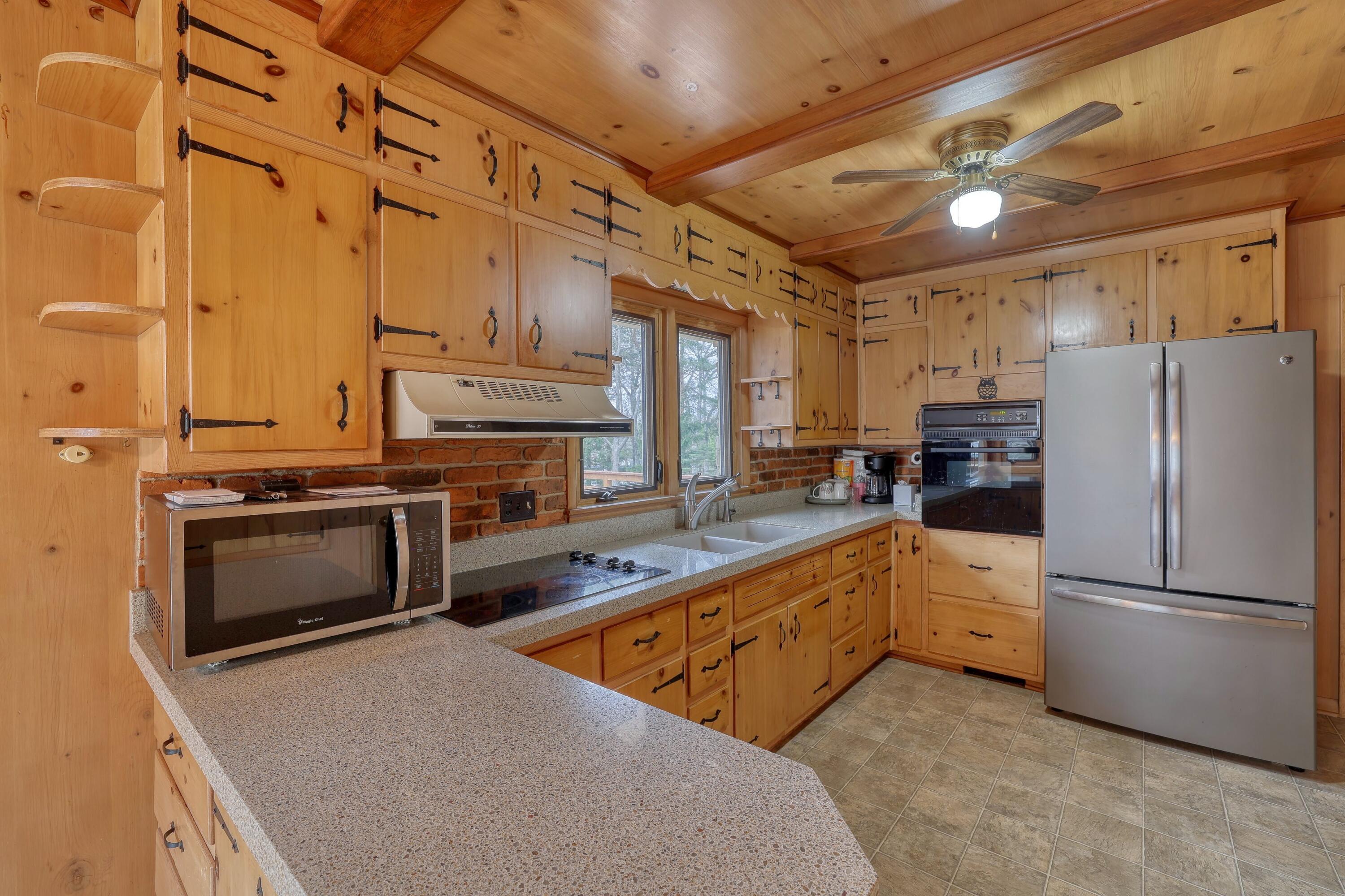 3513 Ridge Drive, Unit 3507 Delafield, WI 53029 - Photo 8 of 29 Kitchen