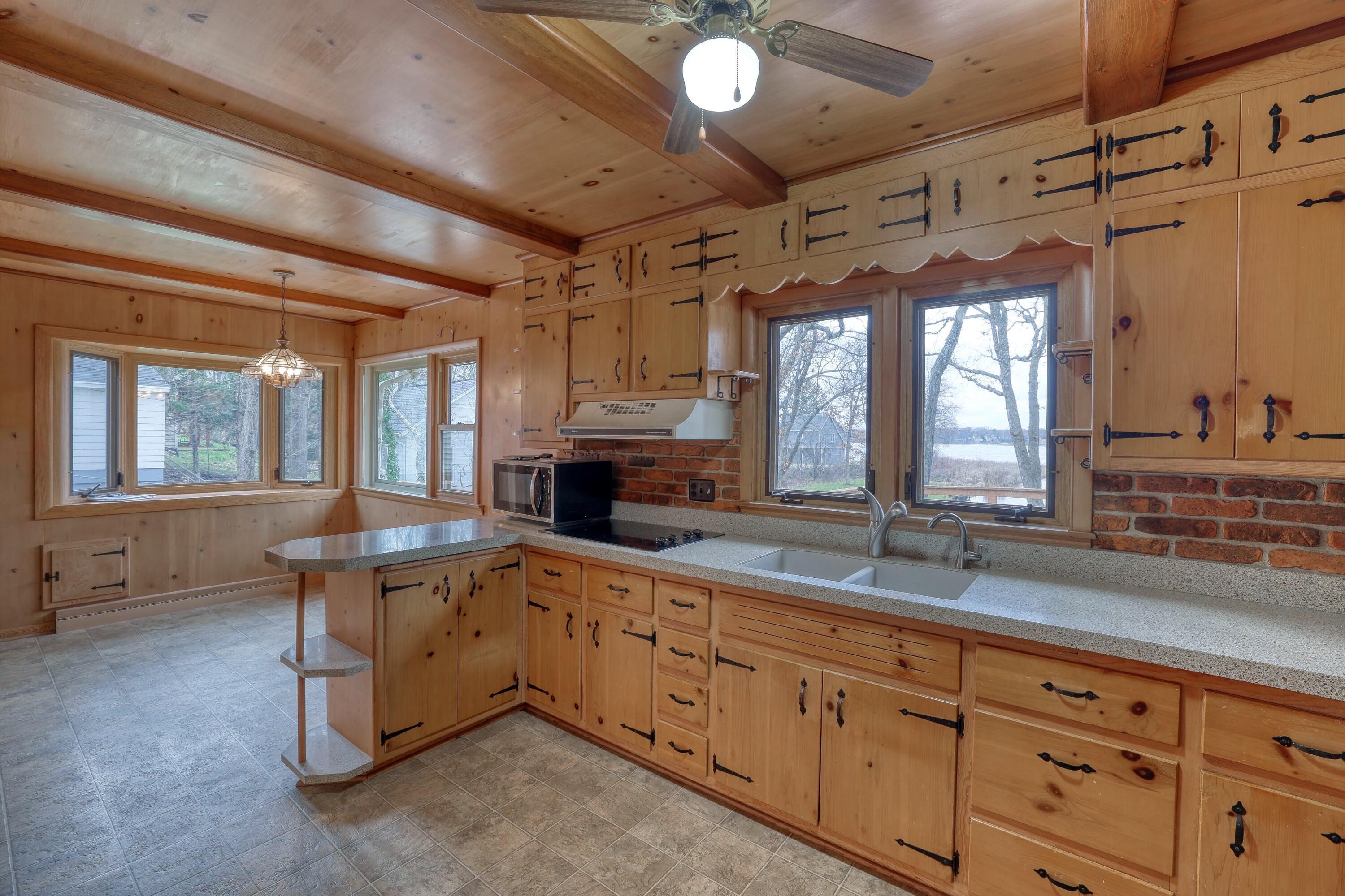 3513 Ridge Drive, Unit 3507 Delafield, WI 53029 - Photo 9 of 29 Kitchen
