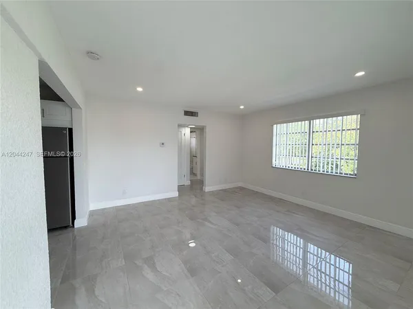 $1,695 | 1515 South 14th Avenue, Unit 1, Hollywood, FL 33020