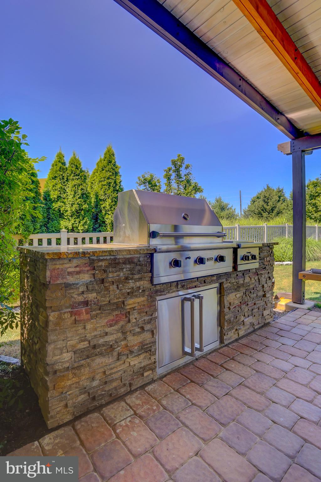 1001 Suffolk Drive Lititz, PA 17543 - Photo 32 of 37 Out door grill