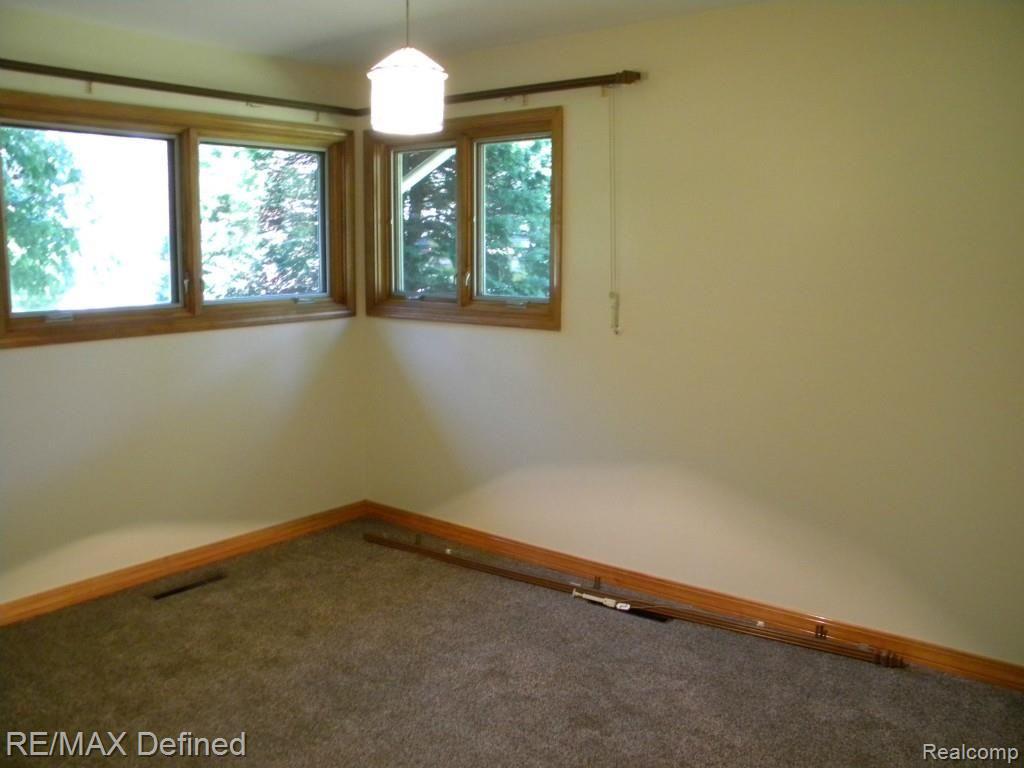 1957 Ansal Drive Rochester, MI 48309 - Photo 9 of 41 94.jpg