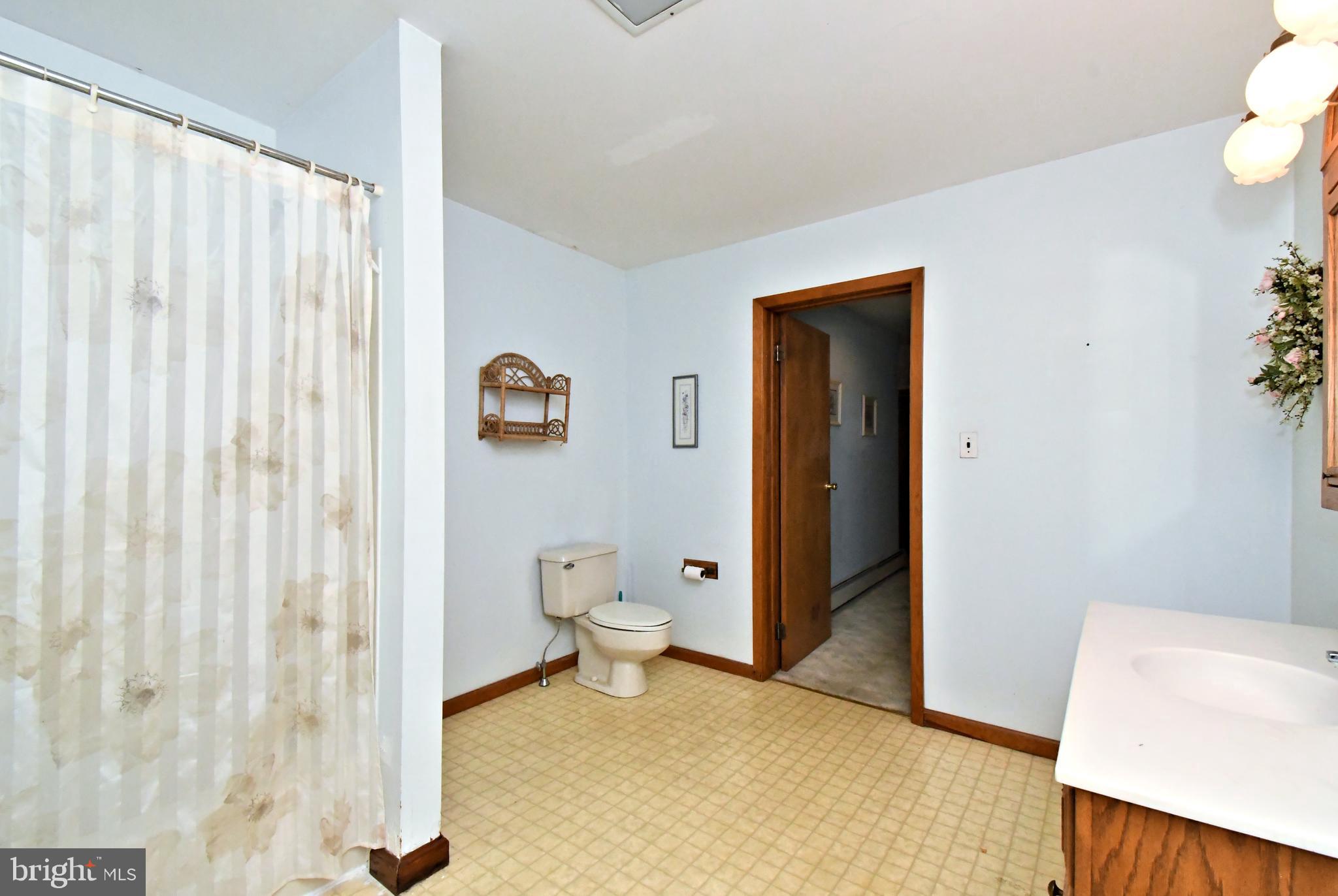 500 Burton Road Oreland, PA 19075 - Photo 43 of 54 2nd floor full bathroom