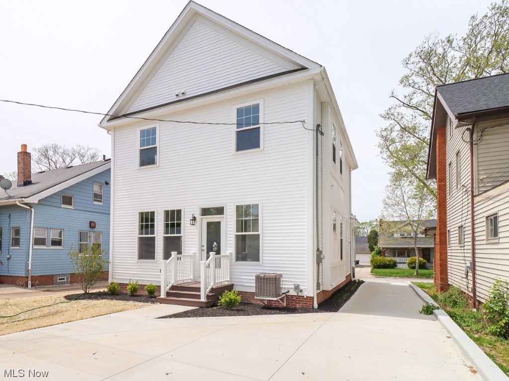 3593 Ludgate Road Cleveland, OH 44120 - Photo 4 of 33