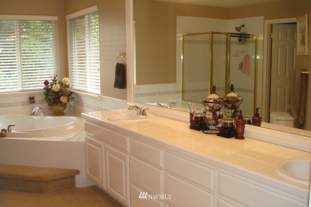 2627 201st Place Southeast Bothell, WA 98021 - Photo 16 of 24