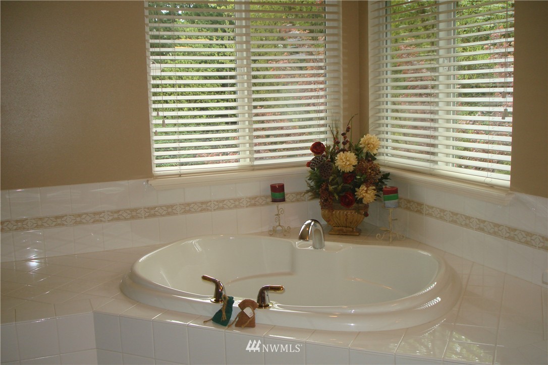 2627 201st Place Southeast Bothell, WA 98021 - Photo 17 of 24