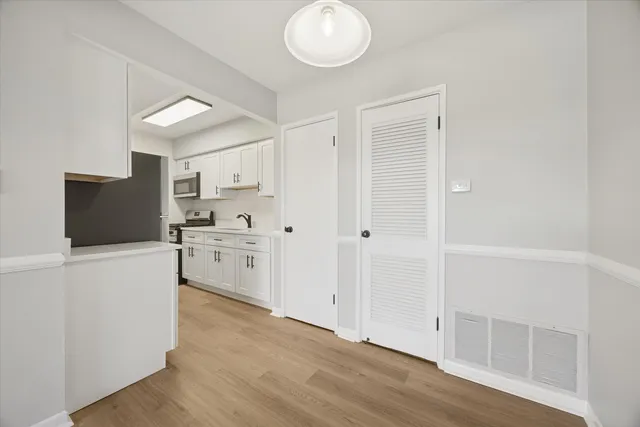 $165,000 | 11036 Kilpatrick Avenue, Unit 3NE, Oak Lawn, IL 60453