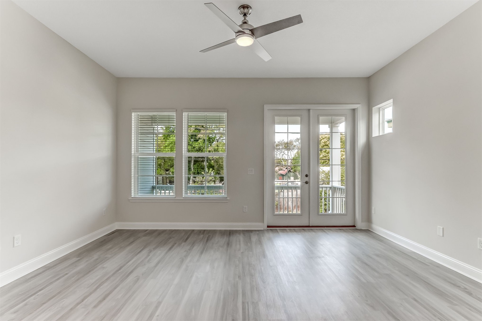 424 South 8th Street Fernandina Beach, FL 32034 - Photo 11 of 32 Entrance