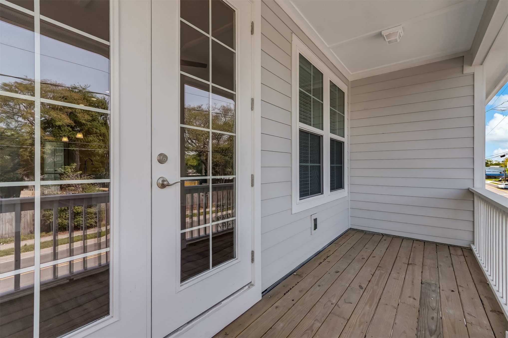 424 South 8th Street Fernandina Beach, FL 32034 - Photo 14 of 32 Upper porch off living room