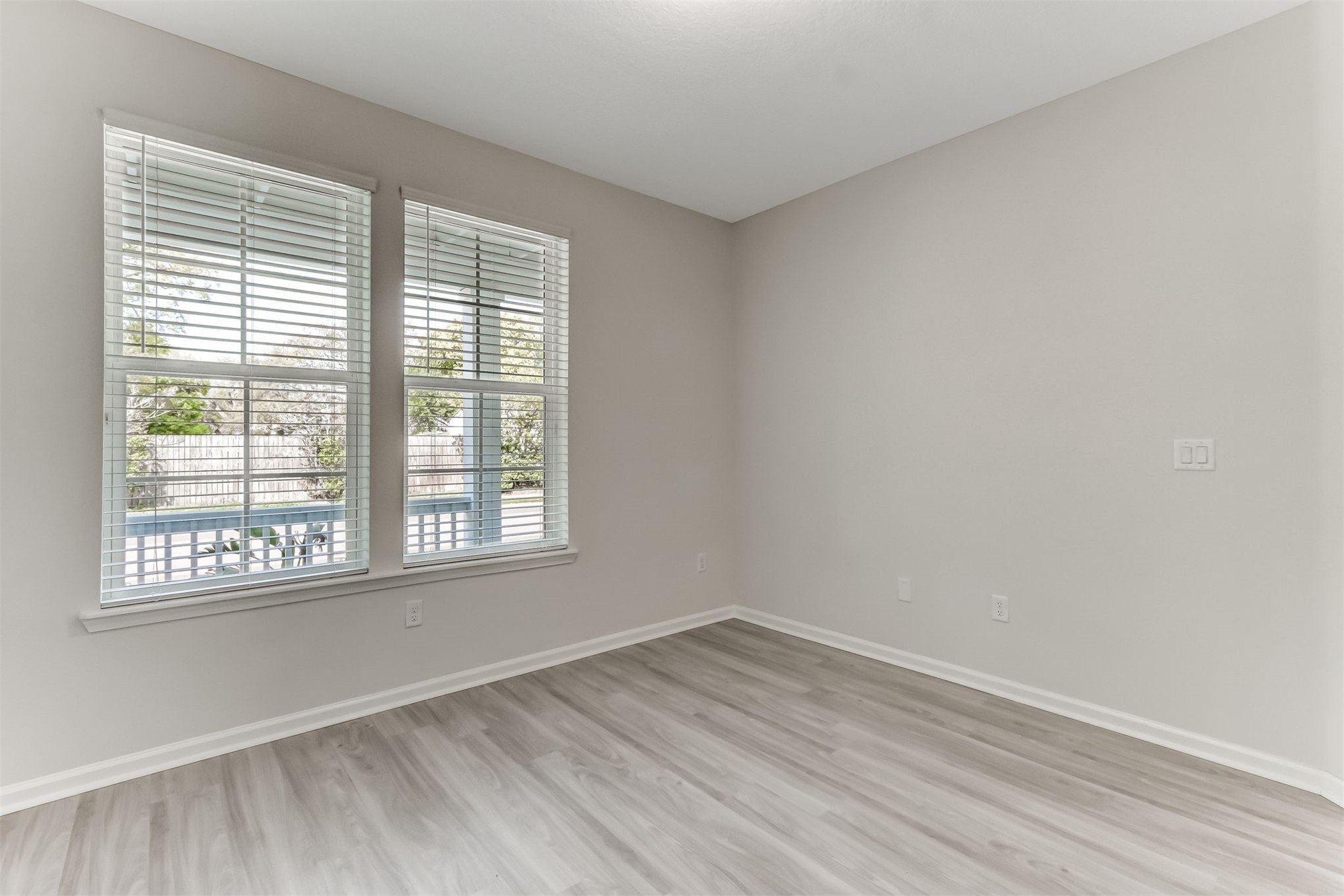 424 South 8th Street Fernandina Beach, FL 32034 - Photo 21 of 32 Downstairs bedroom