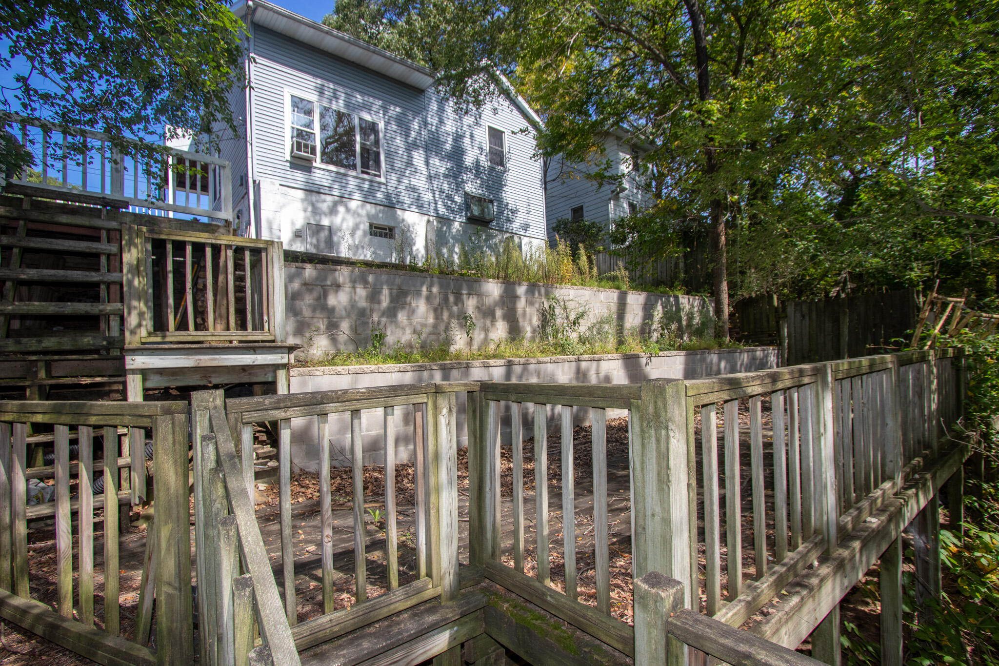 2401 Riverside Drive Lake Station, IN 46405 - Photo 23 of 28 a view of a house with wooden fence