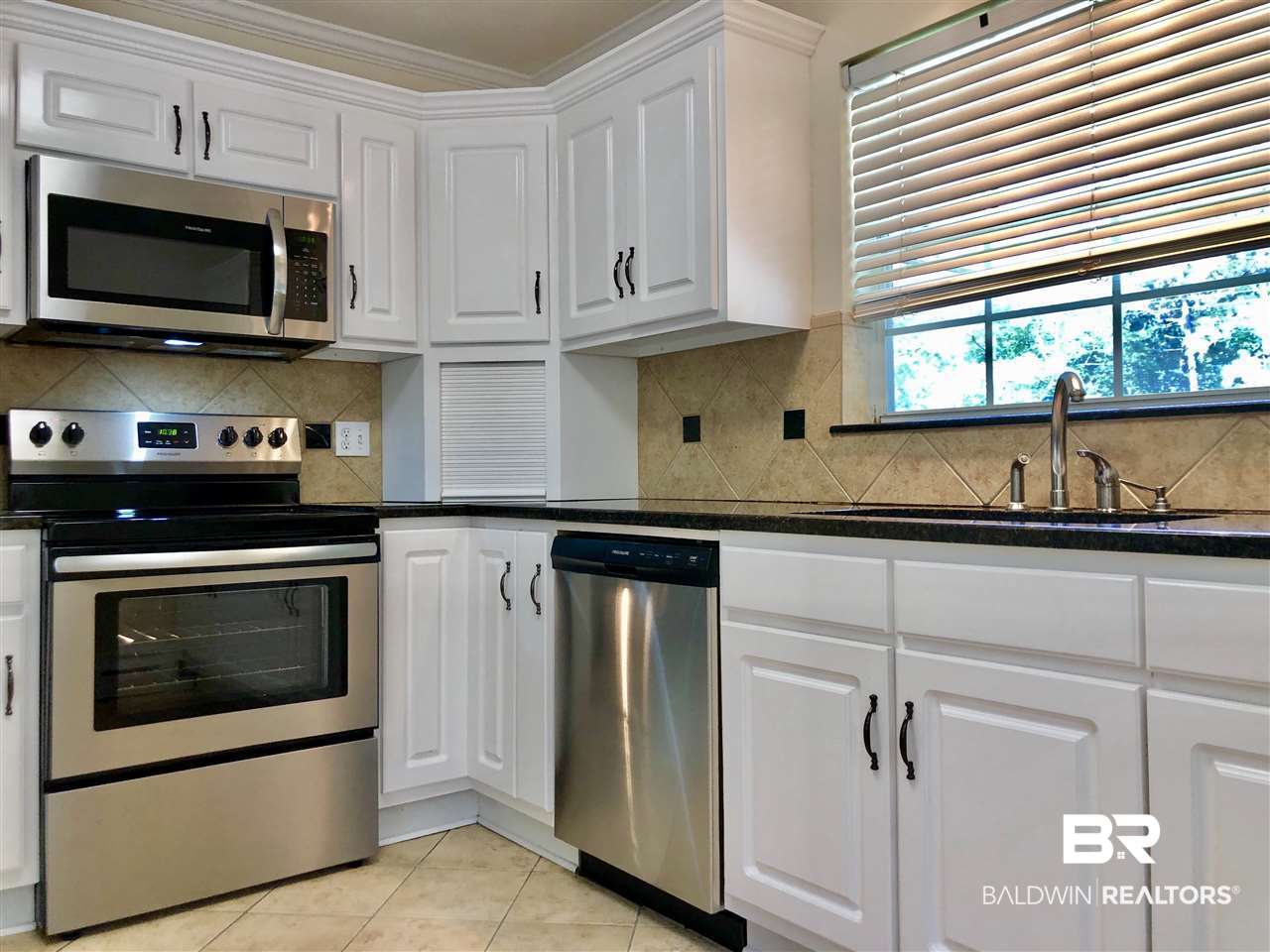 365 Gaines Avenue Mobile, AL 36609 - Photo 12 of 29