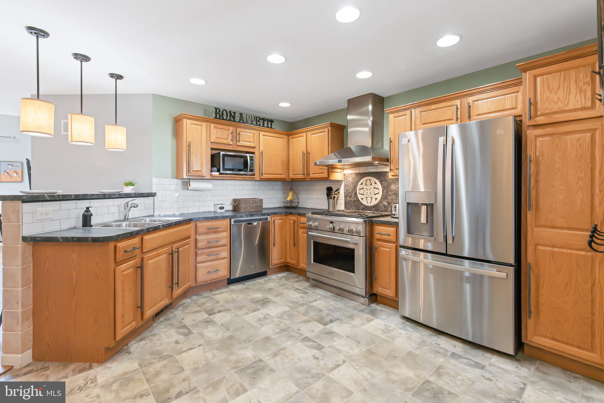 604 Chatham Way Lititz, PA 17543 - Photo 3 of 21 Kitchen
