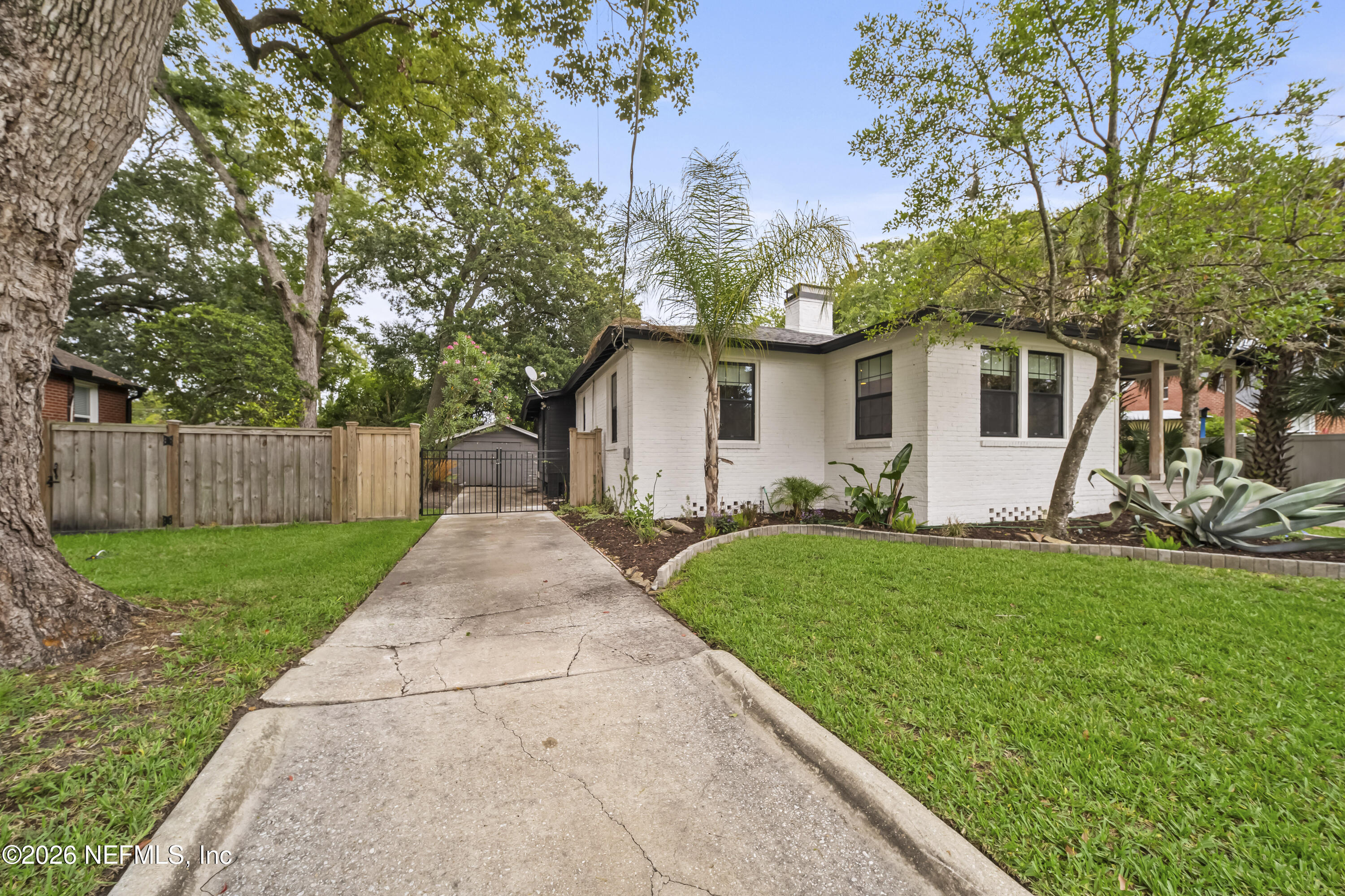 1063 South Shores Road Jacksonville, FL 32207 - Photo 3 of 36 1063 S Shores Rd (36).jpg-FULL