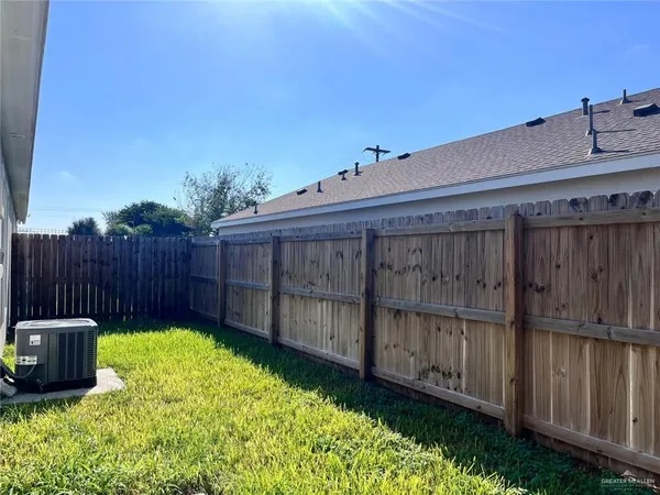 $1,075 | 904 Kentucky Street, Unit 3, Alton, TX 78573