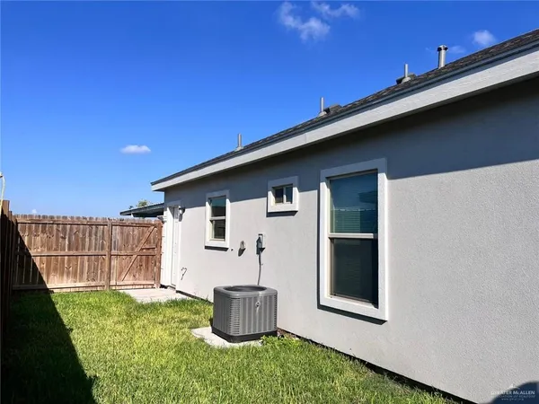 $1,075 | 904 Kentucky Street, Unit 3, Alton, TX 78573