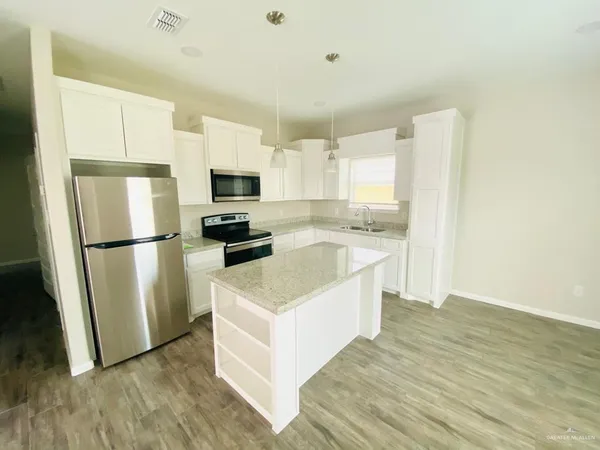 $1,075 | 904 Kentucky Street, Unit 3, Alton, TX 78573