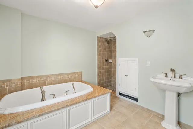 $775,000 | 324 Union Street, Unit 1, Millis, MA 02054