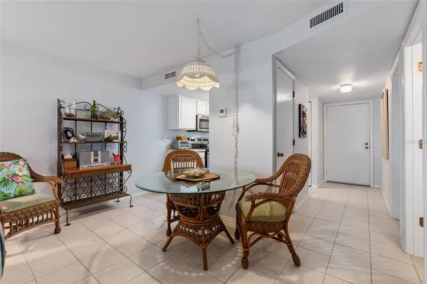 a view of a livingroom with furniture and a dining table