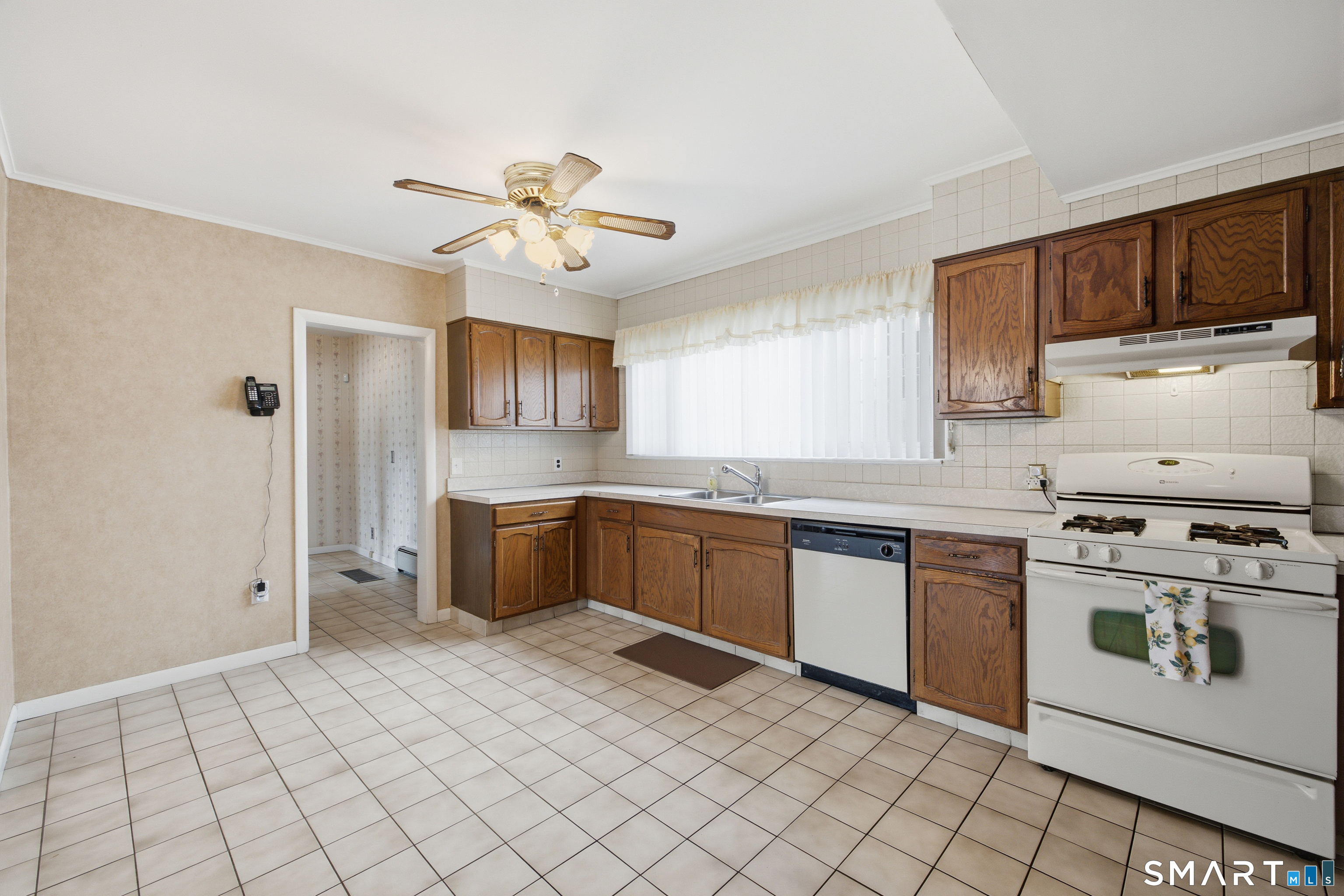 21 Culloden Road Stamford, CT 06902 - Photo 12 of 35 Unit 1 Kitchen