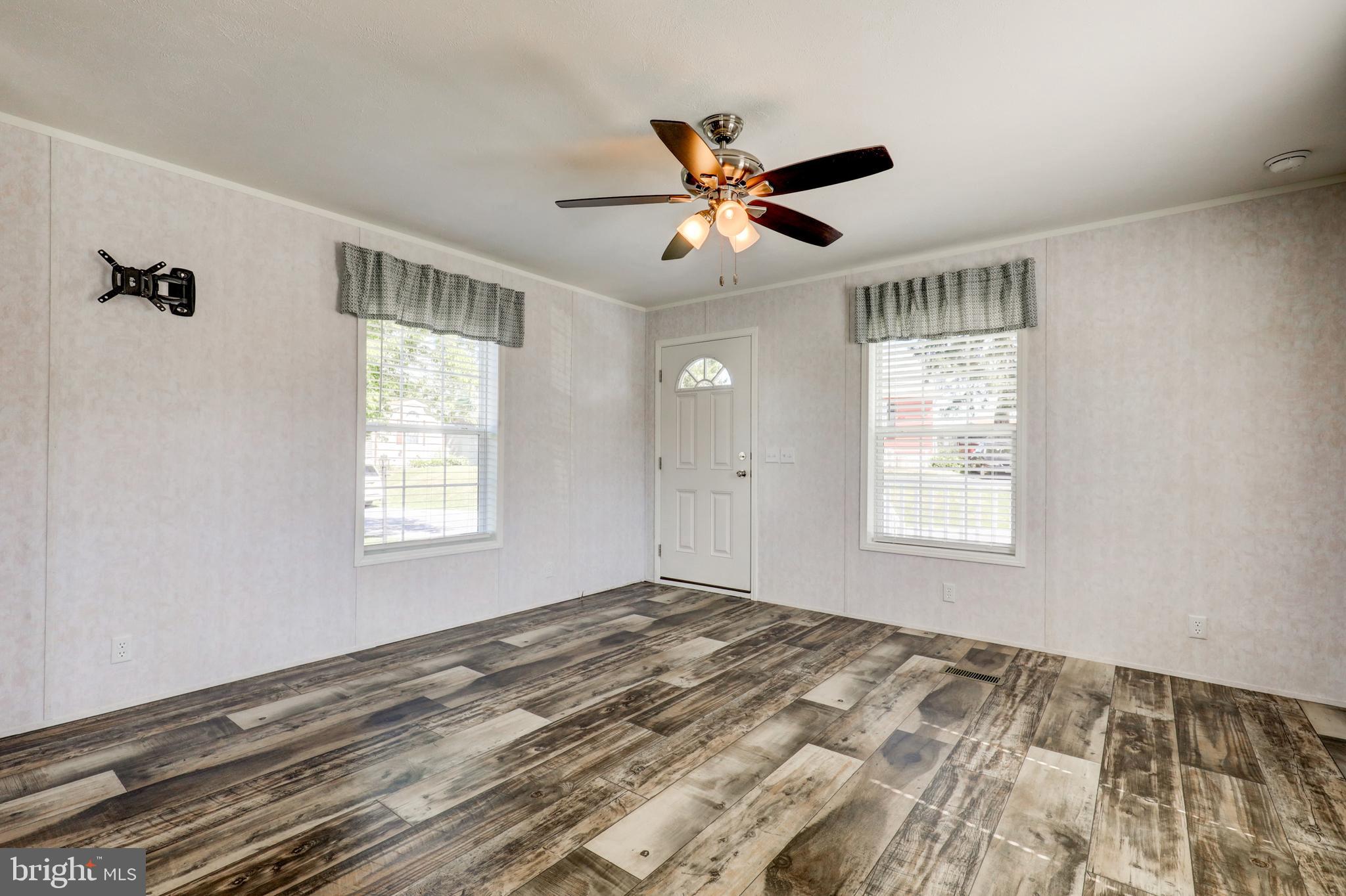 75 Lobin Road East Earl, PA 17519 - Photo 5 of 23 Living Room