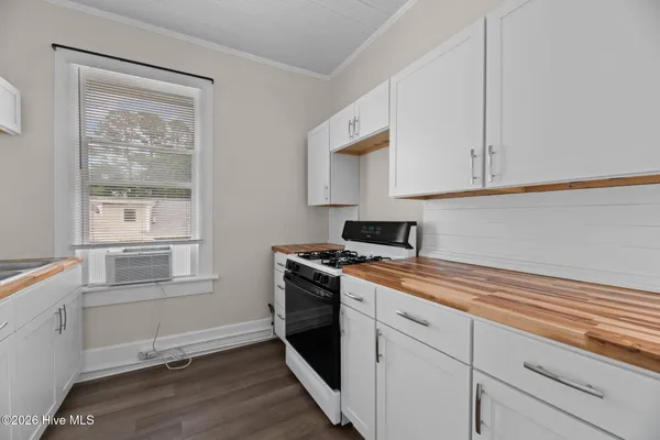 $1,350 | 1821 Spencer Avenue, Unit B, New Bern, NC 28560