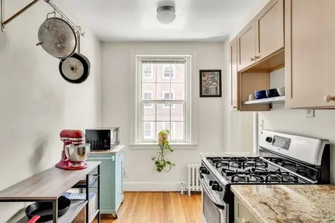 $698,000 | 393 Broadway, Unit 10, Cambridge, MA 02139