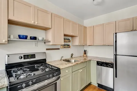 $698,000 | 393 Broadway, Unit 10, Cambridge, MA 02139