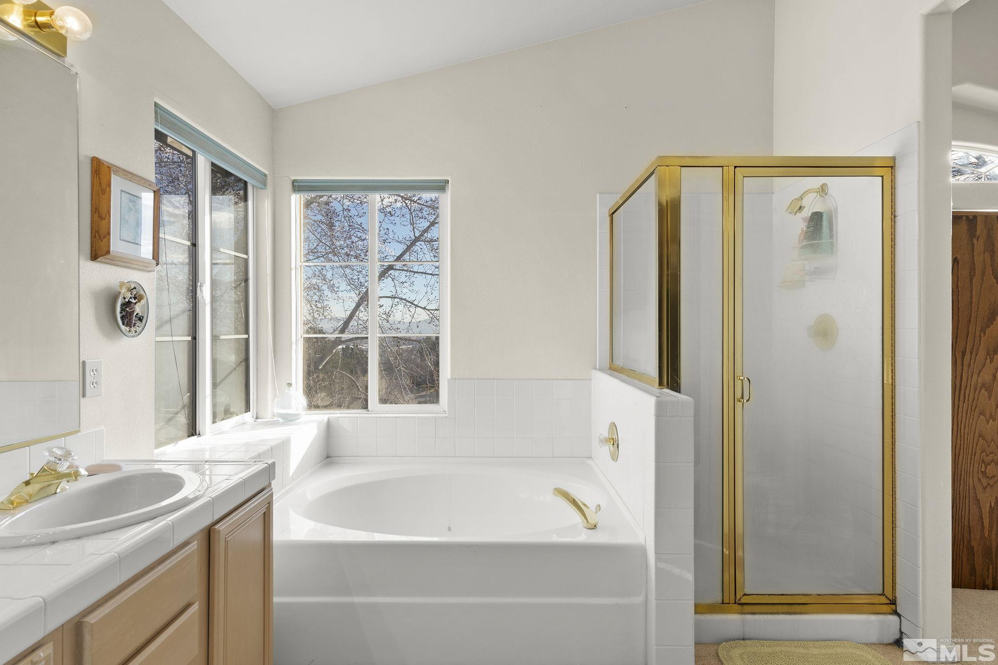 5364 Tappan Court Reno, NV 89523 - Photo 23 of 40 a bathroom with a bathtub and a sink