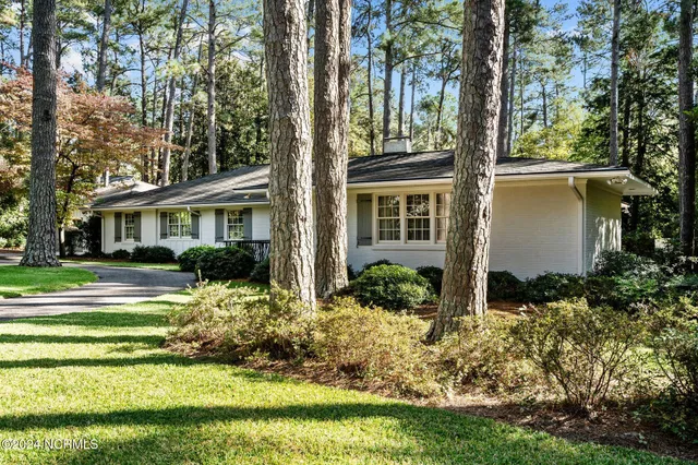 $749,000 | 515 South Valley Road, Southern Pines, NC 28387