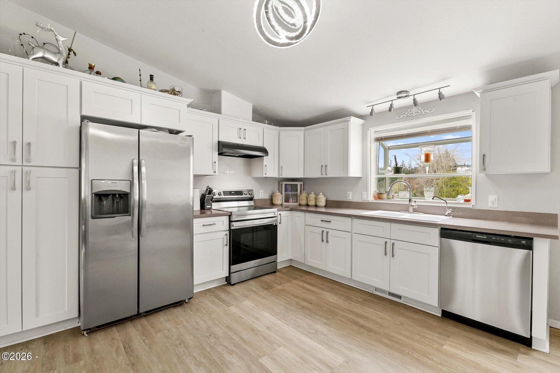 17 North Deer Valley Road Otis, OR 97368 - Photo 1 of 42 NEW Kitchen
