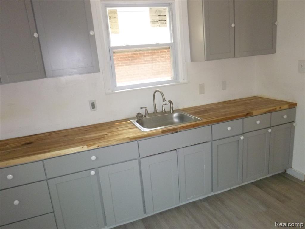 4438 Yorkshire Road Detroit, MI 48224 - Photo 4 of 14