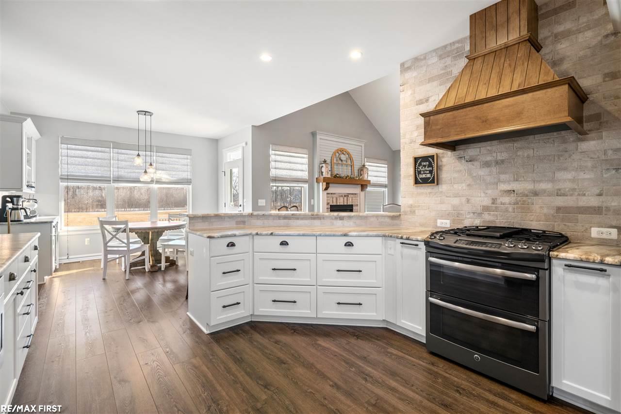 15888 29 Mile Road Ray, MI 48096 - Photo 20 of 63 Kitchen to Nook