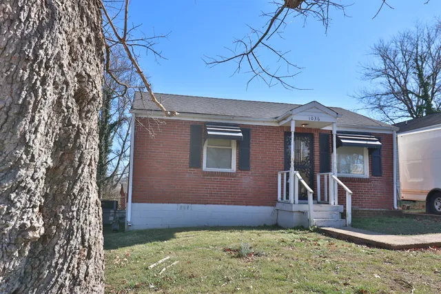 a view of a house with a yard