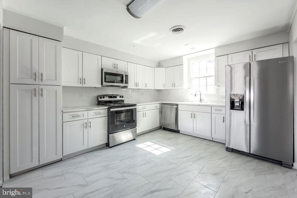 6501 Woodley Road Clinton, MD 20735 - Photo 11 of 37