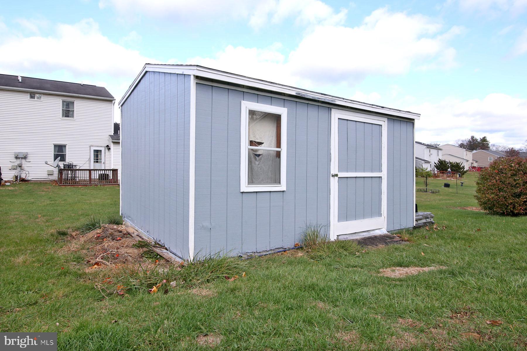 25 Walnut Mill Lane Cleona, PA 17042 - Photo 5 of 17 a backyard of a house with lots of green space