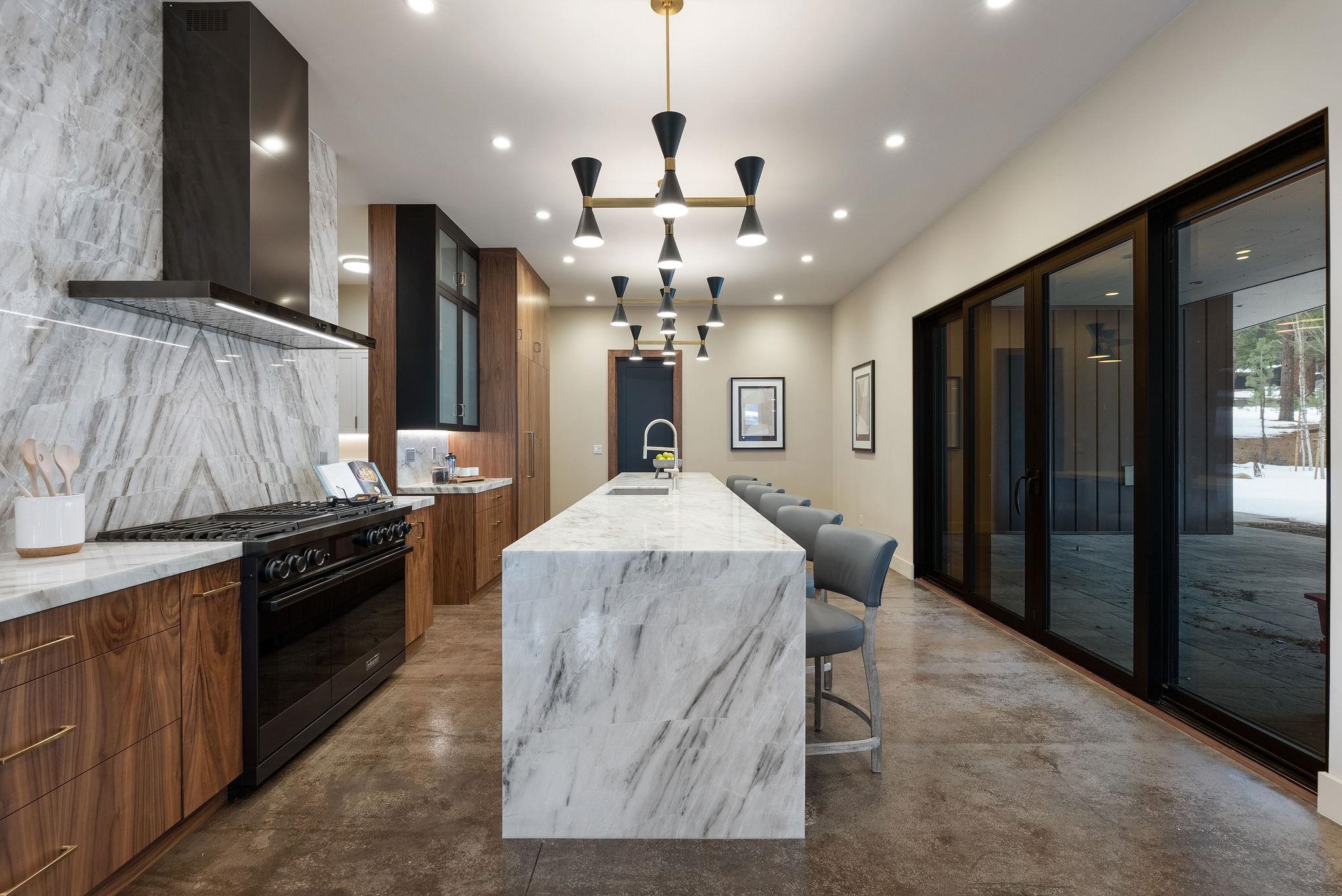 11761 Bottcher Loop Truckee, CA 96161 - Photo 3 of 28