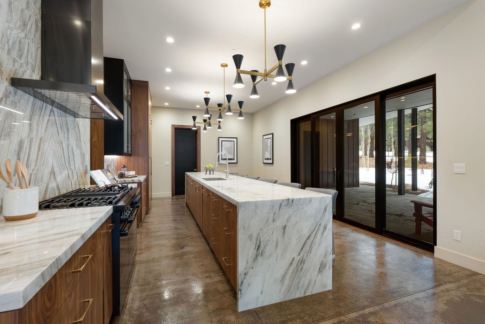 11761 Bottcher Loop Truckee, CA 96161 - Photo 4 of 28