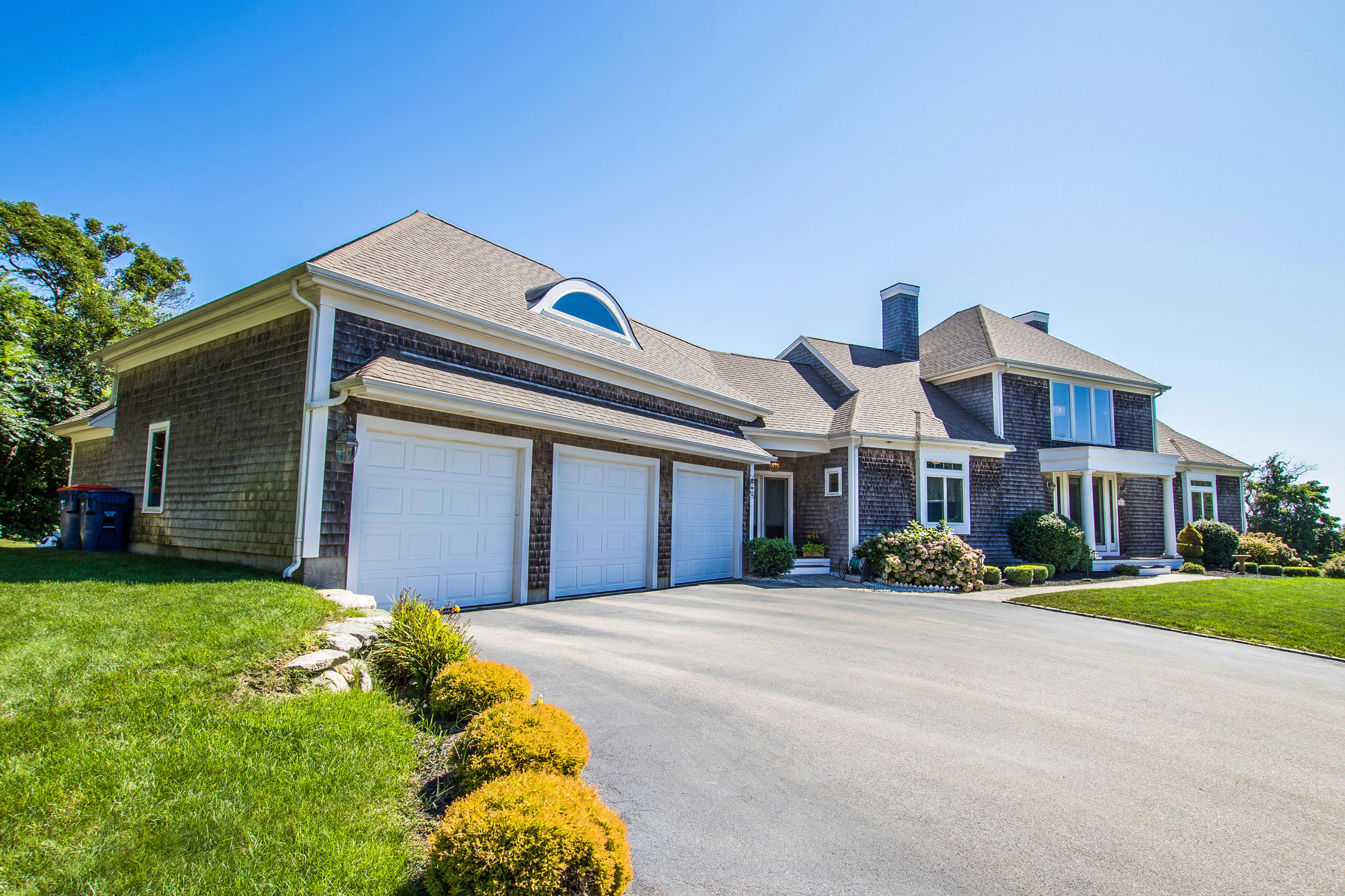 83 Menotomy Road Plymouth, MA 02360 - Photo 4 of 30 3 Car Garage